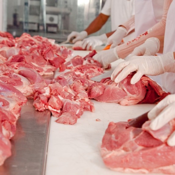 Потребители выиграют, а фермеры пострадают? Как ввоз дешёвого мяса в Казахстан повлияет на рынок